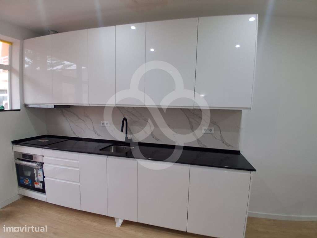 Atelier transformado em T2 com terraço na Agualva Cacém em Sintra - Grande imagem: 4/22