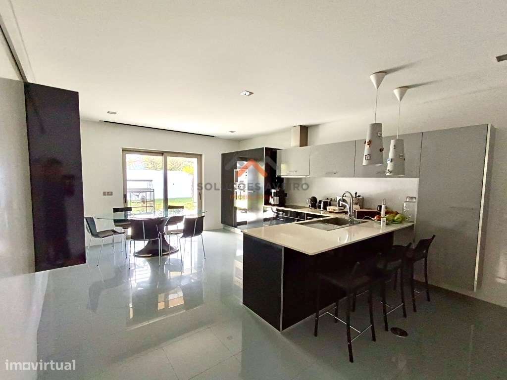 Moradia Contemporânea de Luxo com jardins tropicais e Design Exclus...-15