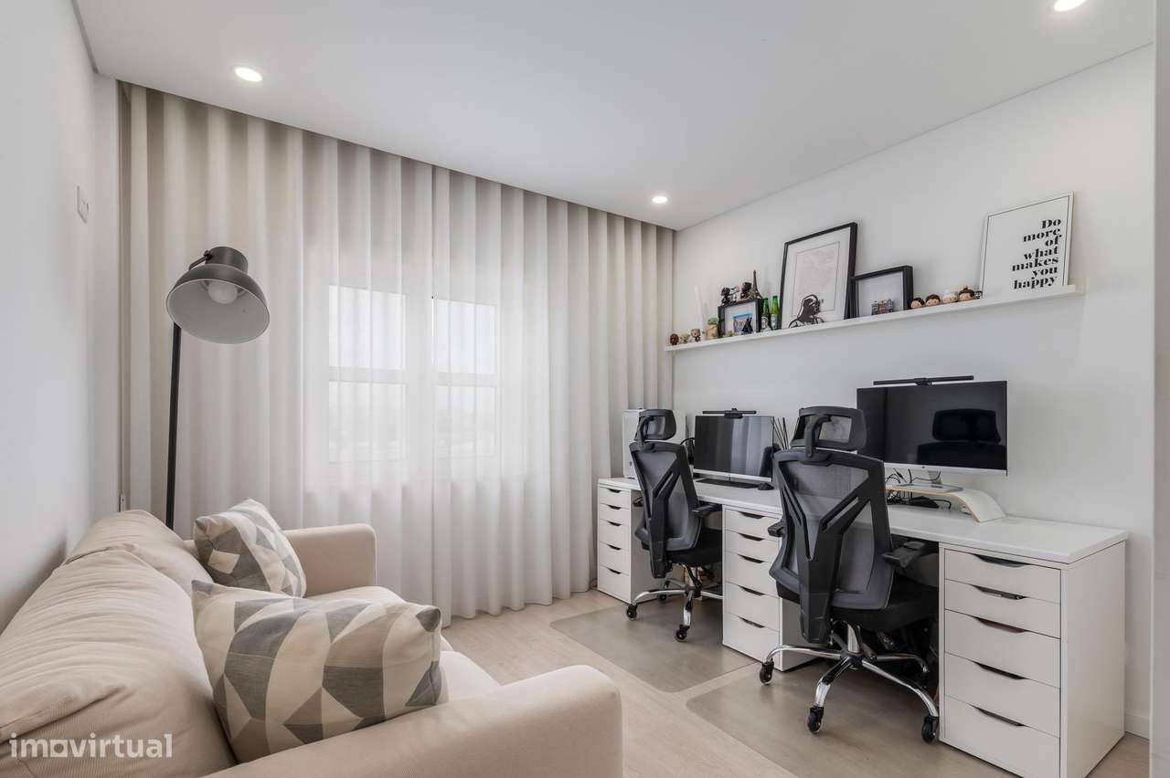 T2 Moderno (2020) com Box para 2 Carros na Urb Casas do Lago,...-18