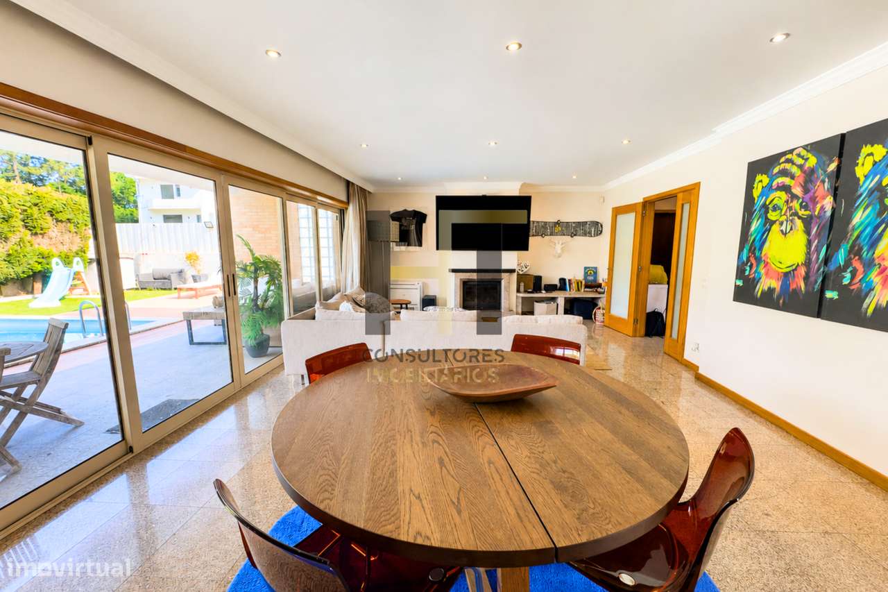 Moradia T3 | 4 Frentes | Piscina, Suite c/ Closet, Garagem 3 Carros |-3
