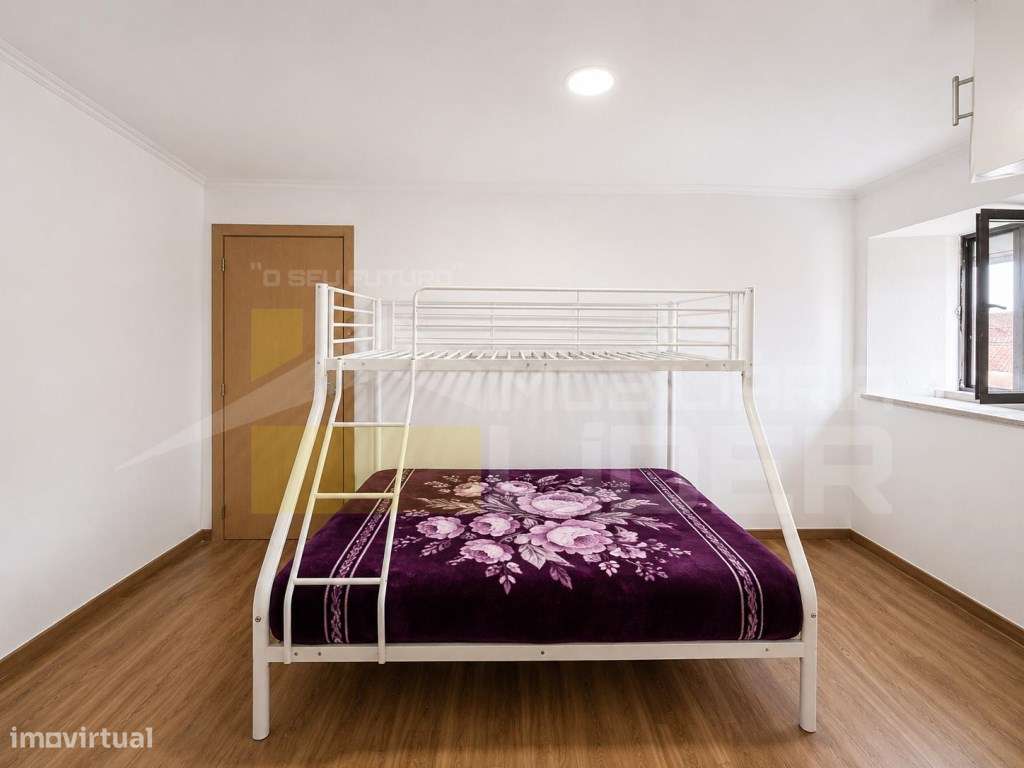 Oferta de Verão oferecemos a escritura 
Apartamento T2 remodelado ...-10