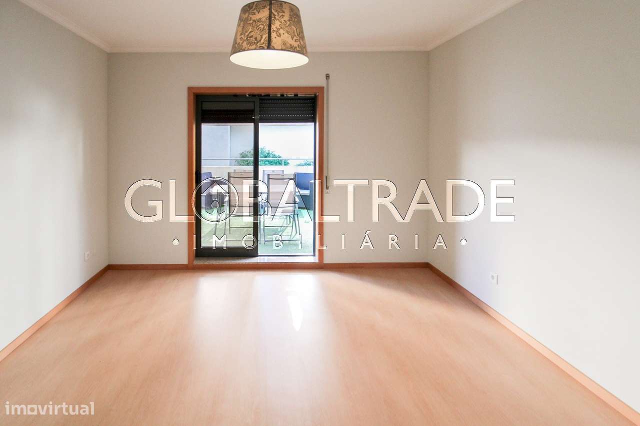 Apartamento T2 com Terraço em Baguim do Monte-14