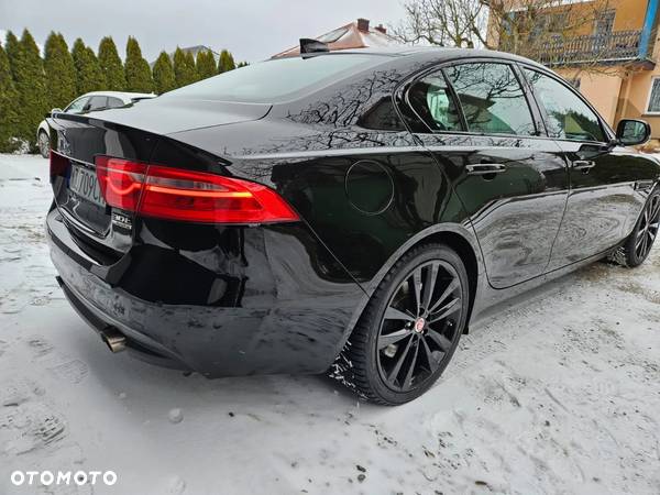 Jaguar XE 2.0 T AWD Prestige - 5