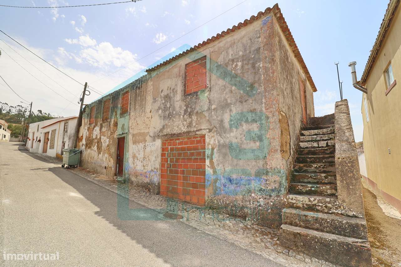Moradia para recuperar 323 m², dois pisos, 25 minutos de Torres Vedras-2