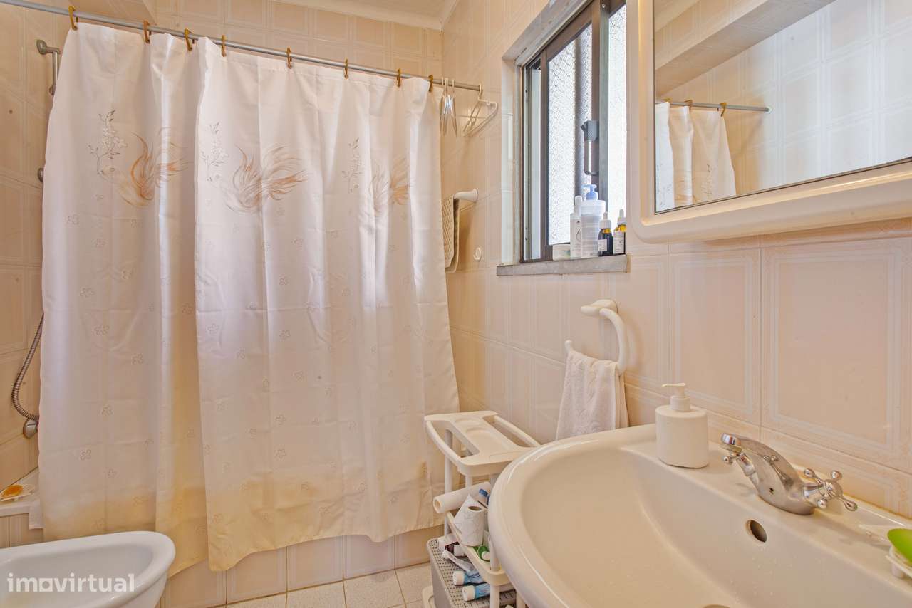 Moradia T4, 2 pisos, com jardim e árvores de fruto, Marisol | Aroeira-24