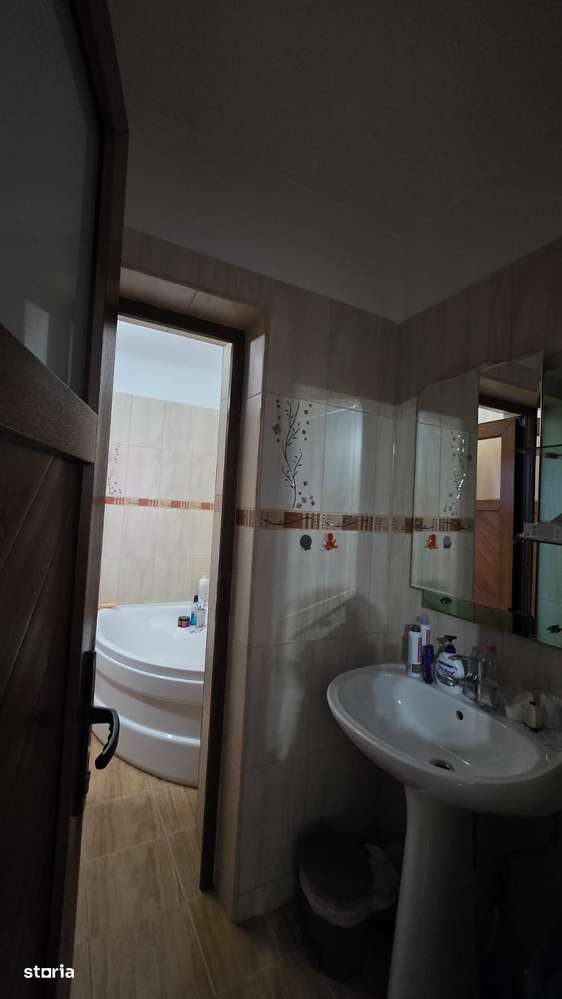 Imobil ideal pentru familie-DUPLEX central-267mp utili-teren 368 mp - Imagine principală: 5/9