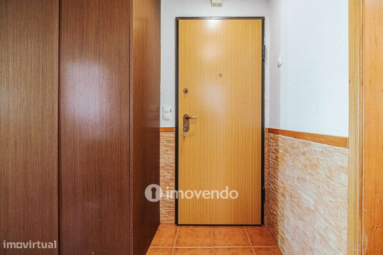 Apartamento T2 com cozinha equipada, na Amadora-34