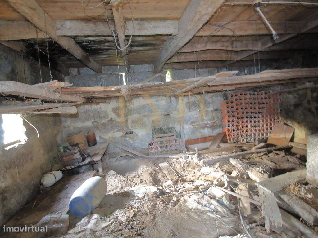 Moradia com terreno Para Restauro-18