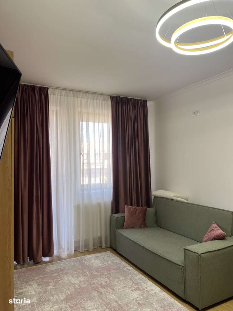 Garsonieră spațioasă cu balcon și loc de parcare în Arad