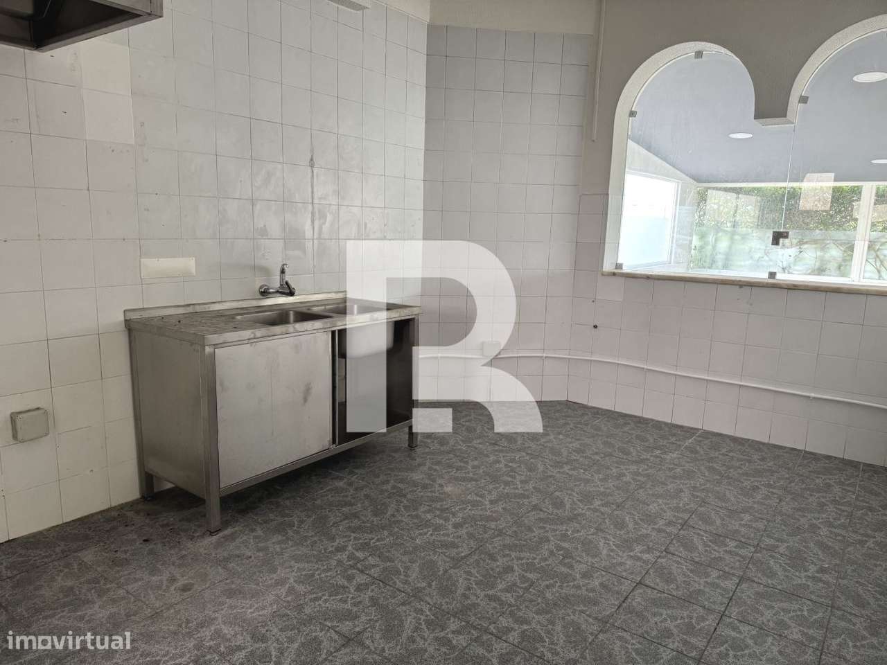 Restaurante / Bar na Praia das Maçãs, Sintra - Grande imagem: 4/14