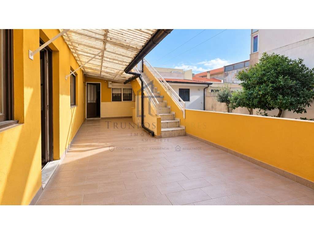 Moradia V5 com Quintal, Anexo e Terraços a 100mt da praia das Caxin...-7