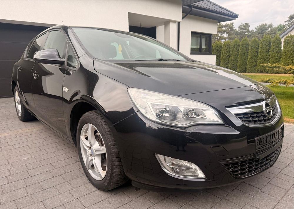 Opel Astra J 1.4 Turbo Active 2011