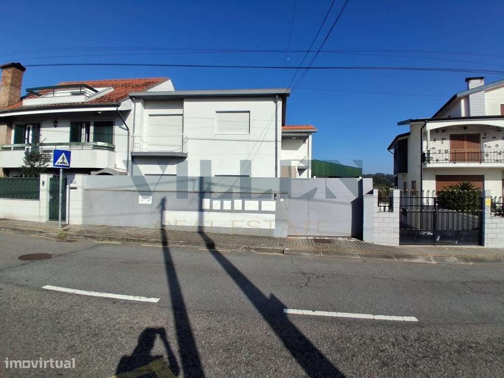 Andar Moradia T3 Renovado com Garagem e 3 Frentes em São Cosme - Go...-20