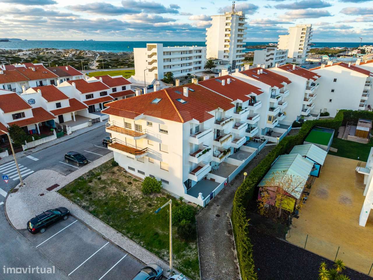 Excelente apartamento T0+2 no Sol Village I, a apenas 500 metros da... - Grande imagem: 2/25