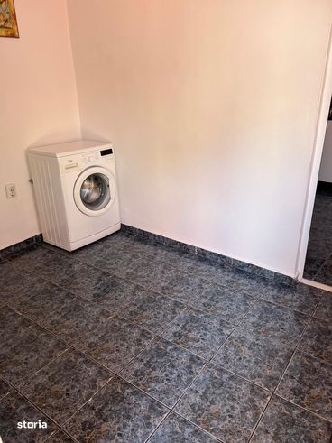 Casa cu 2 corpuri si magazin, teren 241 mp, zona 9 Mai-8