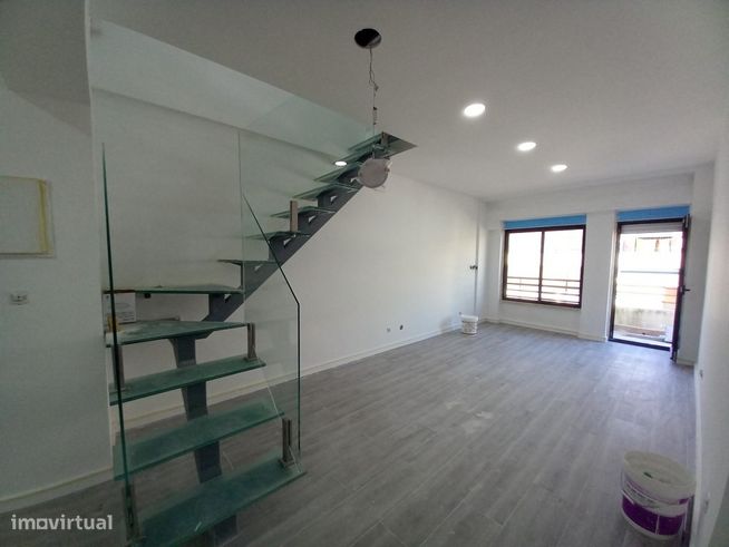 Apartamento Duplex Totalmente Remodelado na Costa da Caparica-20