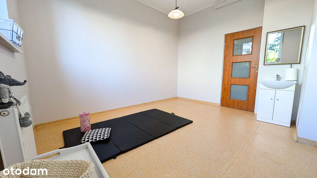 Na sprzedaż duży lokal pod działalność.-6