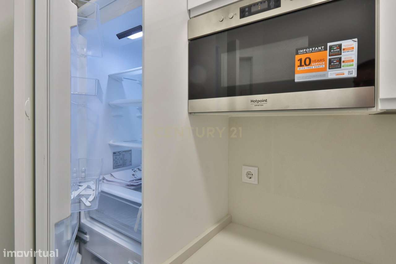 Apartamento Renovado com Vista Mar no Coração de Cascais-30