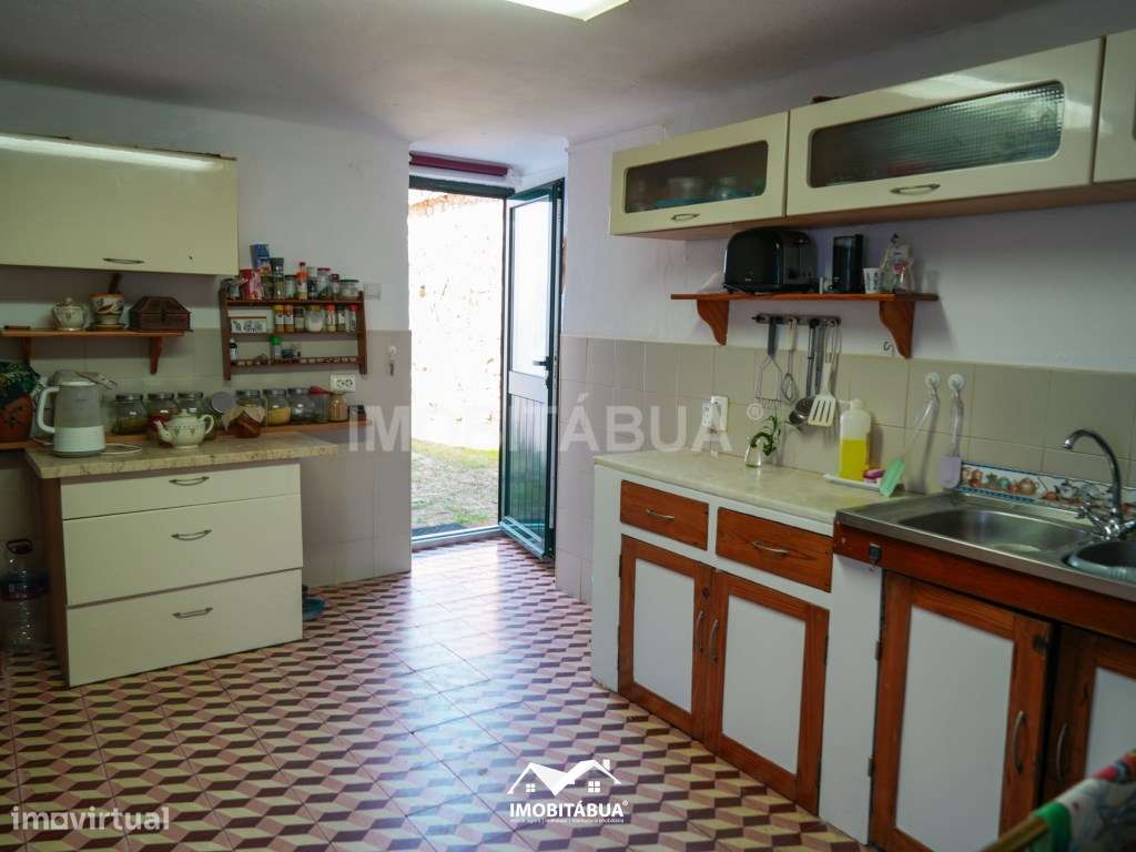 Casa Tradicional Portuguesa com Quintal, Vista e Muitos Detalhes Au...-4