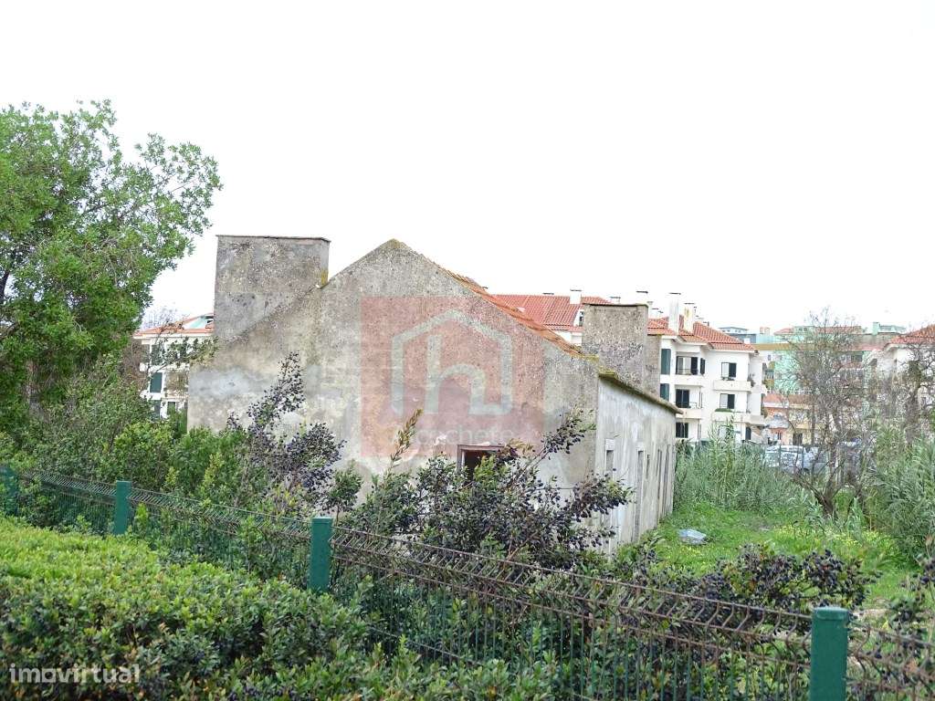 Edifício habitacional e Moinho para recuperar em Alcochete-23
