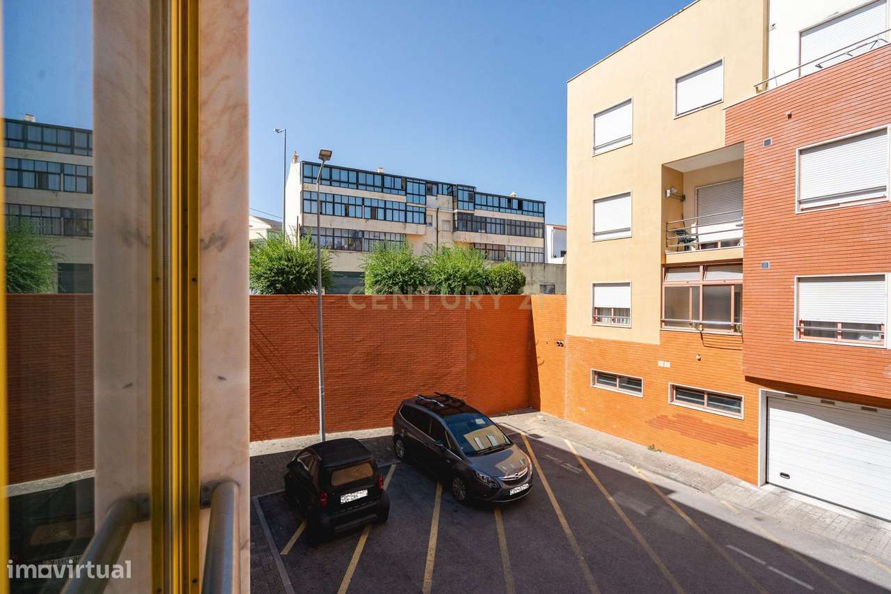 Apartamento T2 com Varanda em Loures - Oportunidade Única!-21