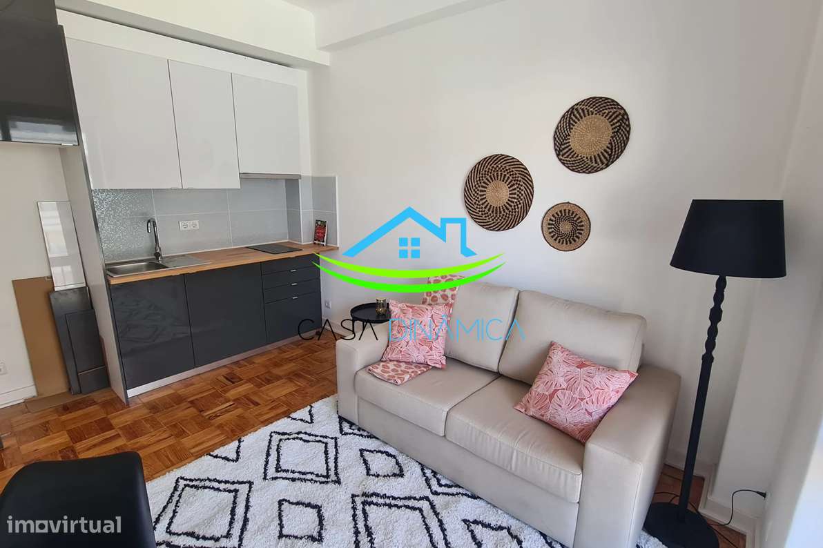 Apartamento T5 transformado em 3 apartamentos na Fernão de Magalhães - Grande imagem: 2/31