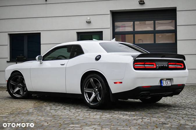 Dodge Challenger 6.2 Hellcat - 13