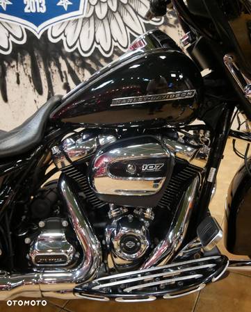 Harley-Davidson Touring Street Glide - 23