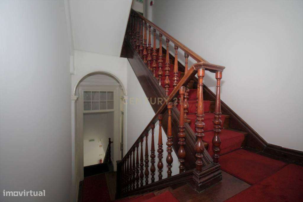 Edifício a gerar Rendimento Comercial com Potencial Habitacional - Grande imagem: 4/11