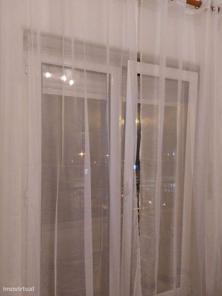 Quarto - localizado em Alto de São João Coimbra - Grande imagem: 4/10