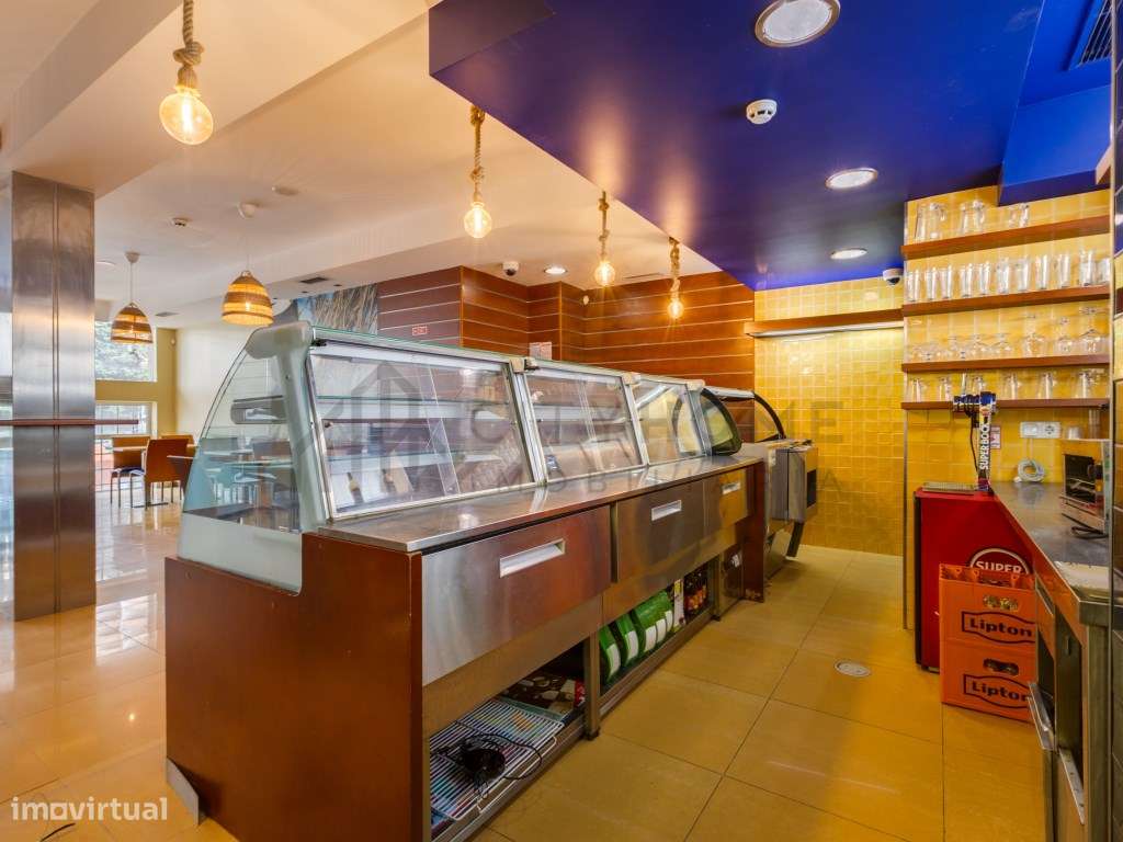 Espaço Comercial de 425m² no Coração de Faro-5