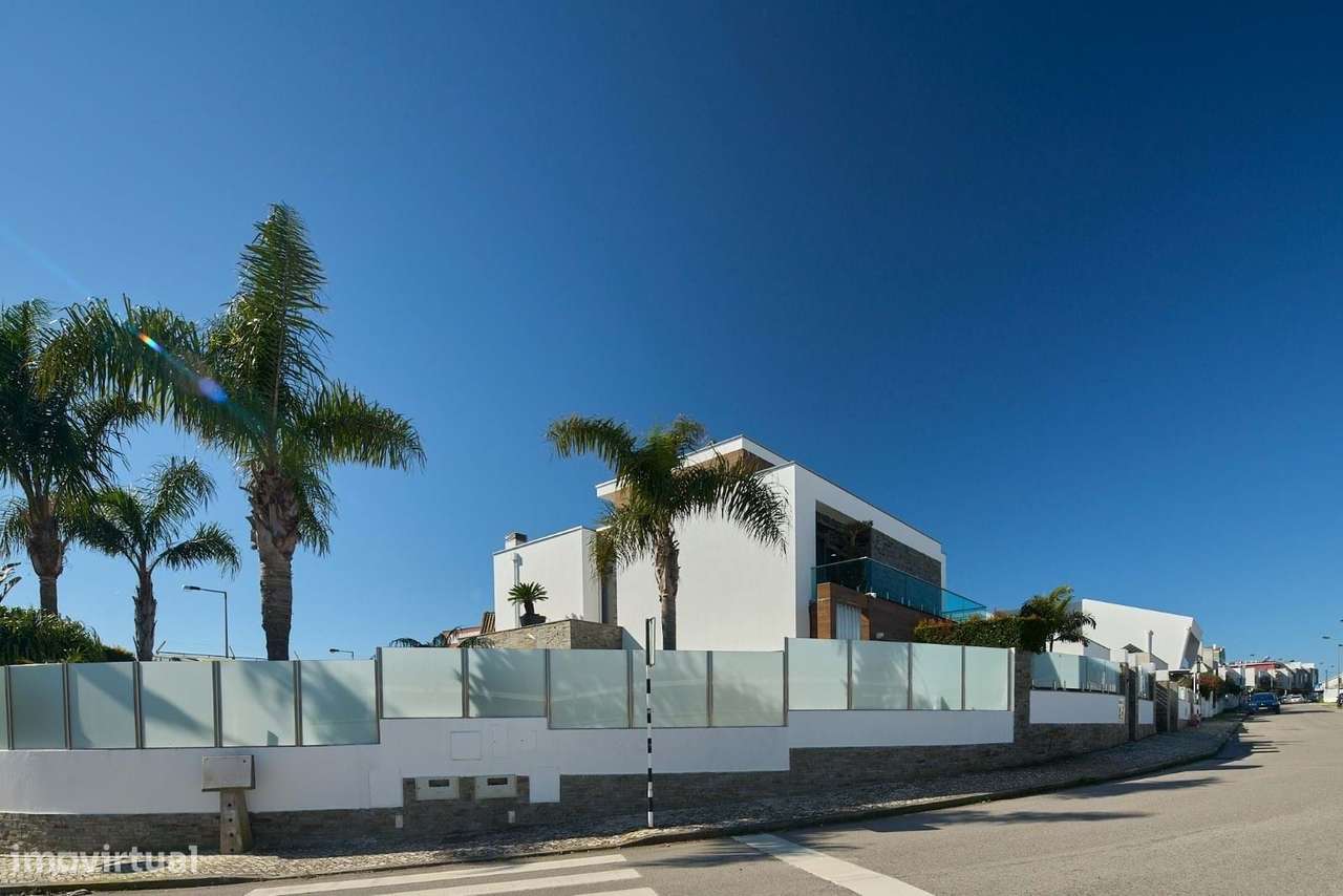 Moradia  Premium T4 com  piscina e jardim em zona privilegiada, Charne-40