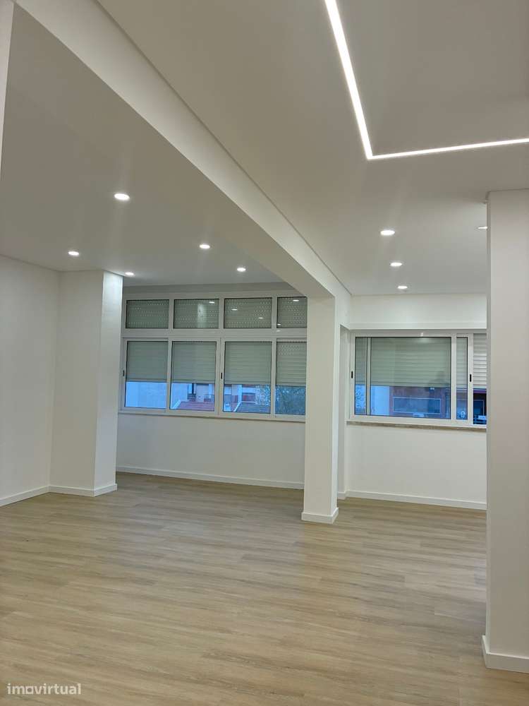 Apartamento T4 em Barreiro com Excelente Localização-42