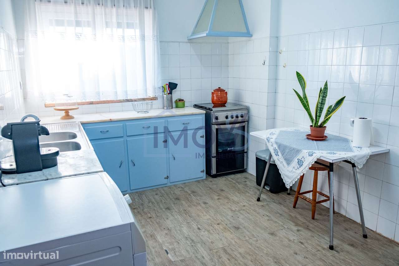 Propriedade com 2 Habitações, Anexo e Poço – Oportunidade Única em Fer-24