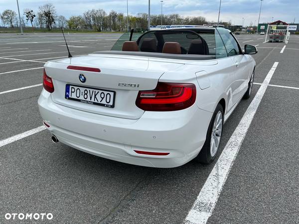 BMW Seria 2 220i Advantage - 16