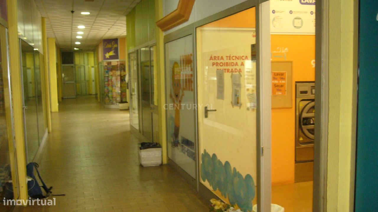 Loja - Centro Comercial da Sobreda