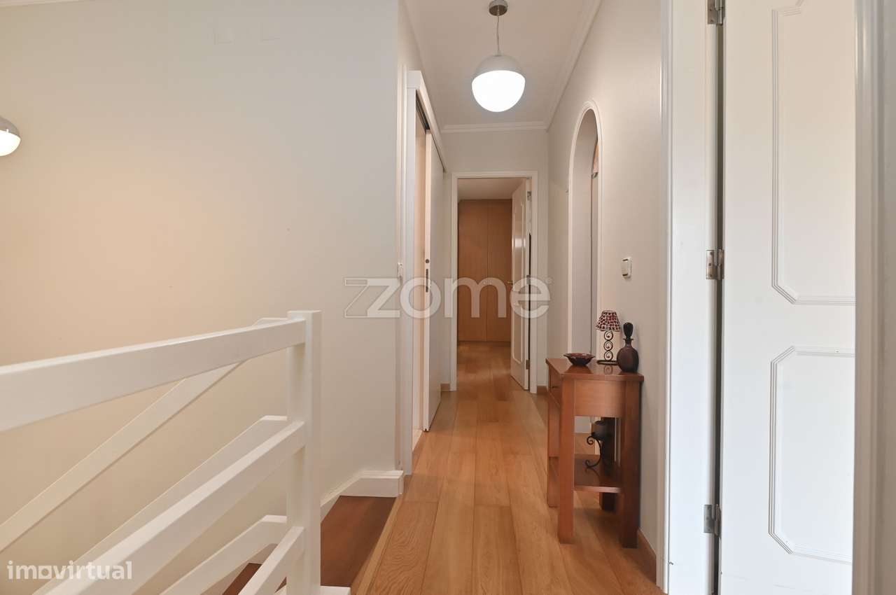 Moradia T3 + 1 remodelada, na Aldeia de Juso (Bairro Chesol)-12