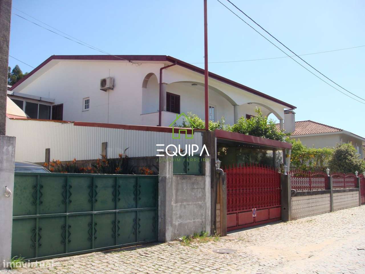 Prédio habitacional e restaurante em Lordelo, Guimarães-25