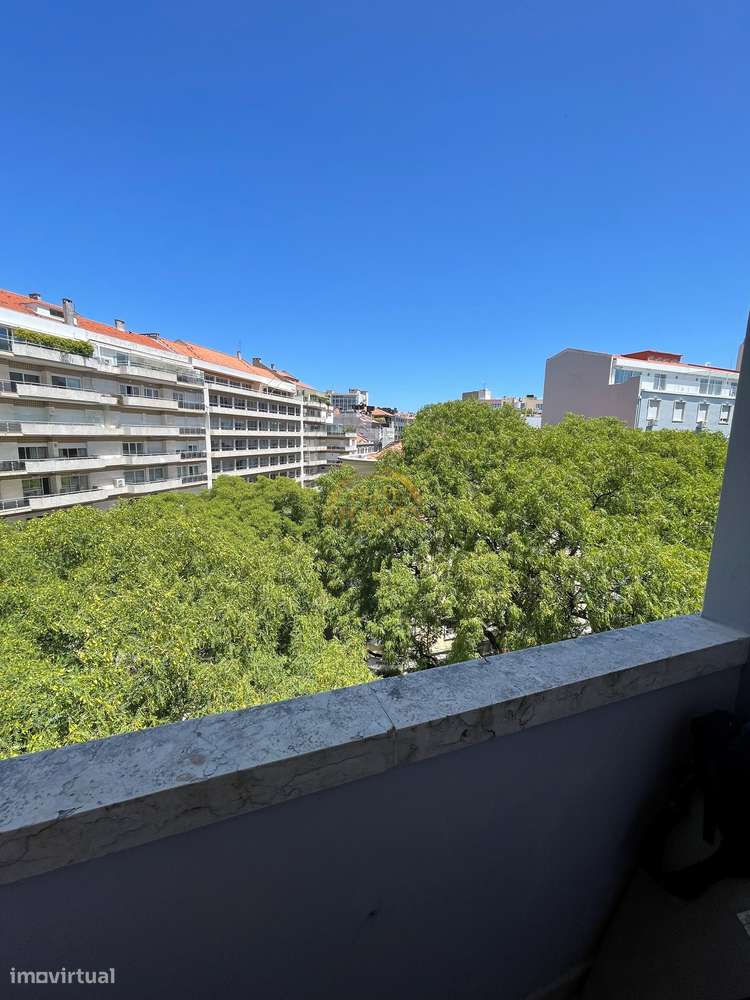 Apartamento T5 convertido num Luxuoso T3 – Av. Conde Valbom, Avenidas-13