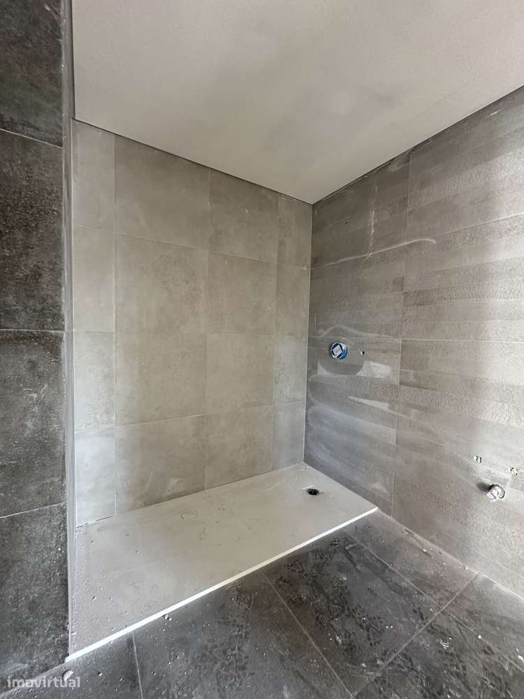 T4 em construção junto à Rodoviária. Vende o Construtor.-12