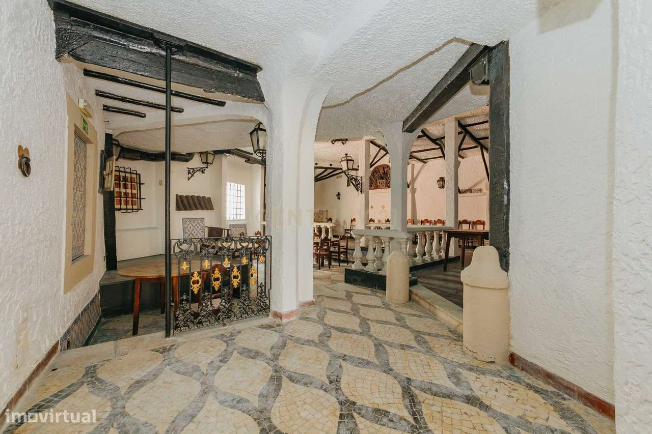 Prédio em Alcântara para renovar - Grande imagem: 2/36