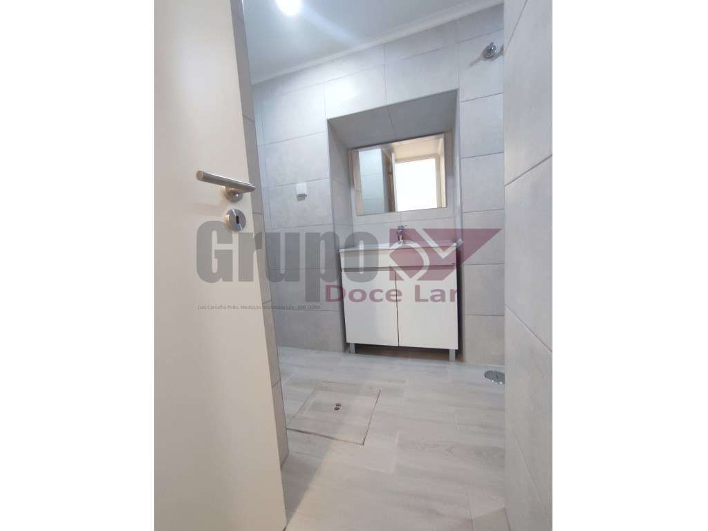 SESIMBRA - Apartamento T2 TOTALMENTE REMODELADO-10