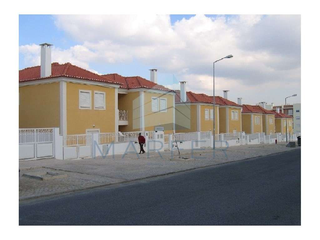 Moradia - T3 Matos Cheirinhos - Grande imagem: 1/13