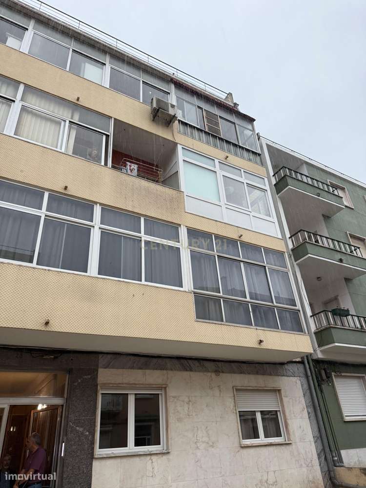 Mercado Benfica - T2+1 Para Remodelação - Grande imagem: 2/36