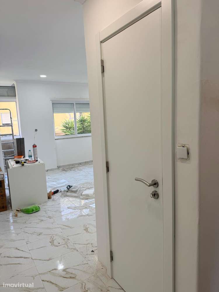 Apartamento T2 com varanda e vista cidade - Grande imagem: 3/6