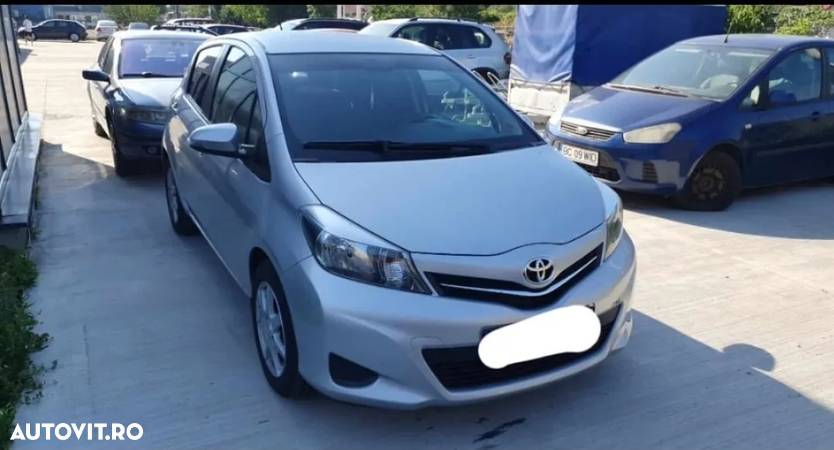 Toyota Yaris 1.3 VVT-i Sol - 1