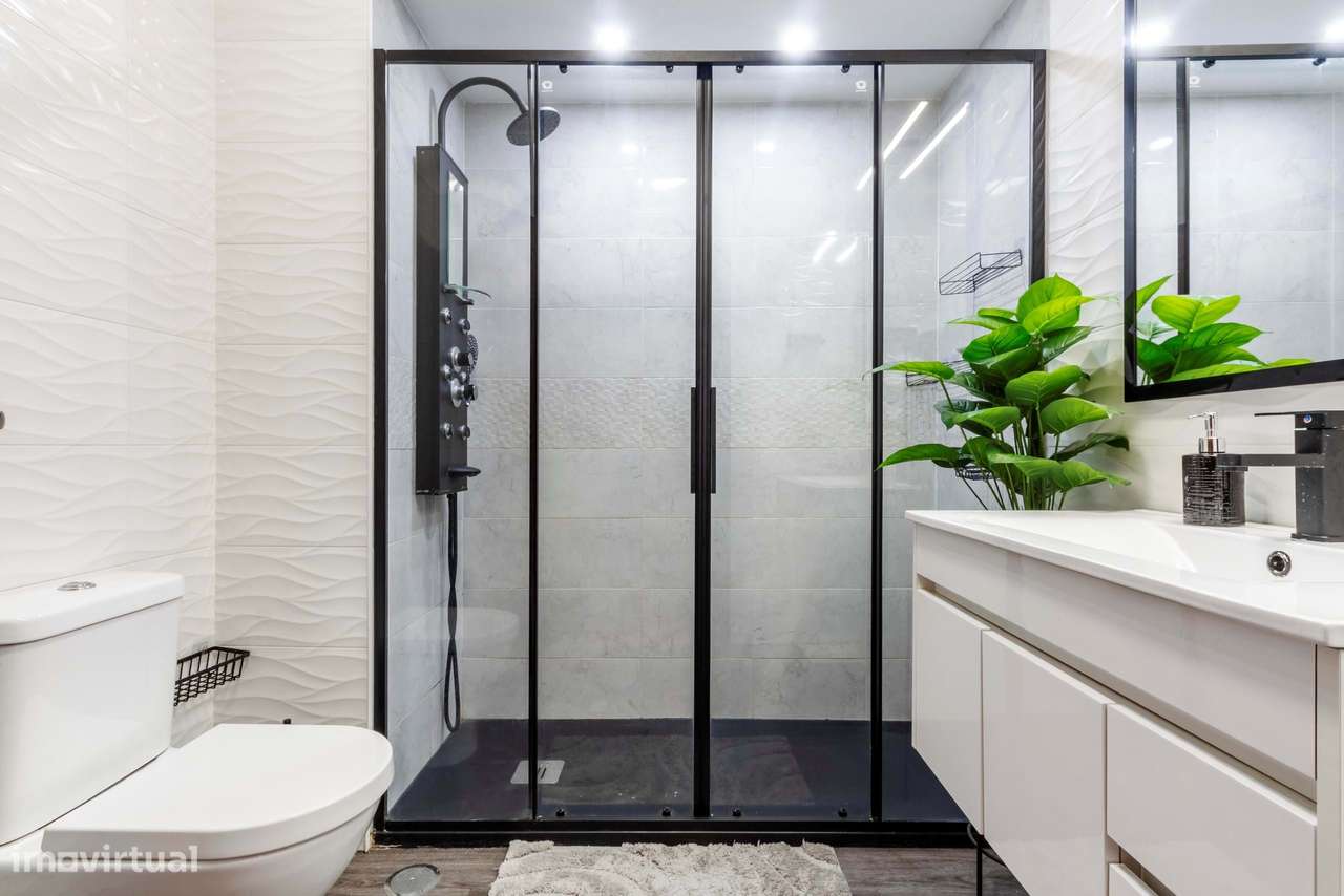 Apartamento T2 Remodelado c/ Lugar de Estacionamento em Mem Martins, S-29