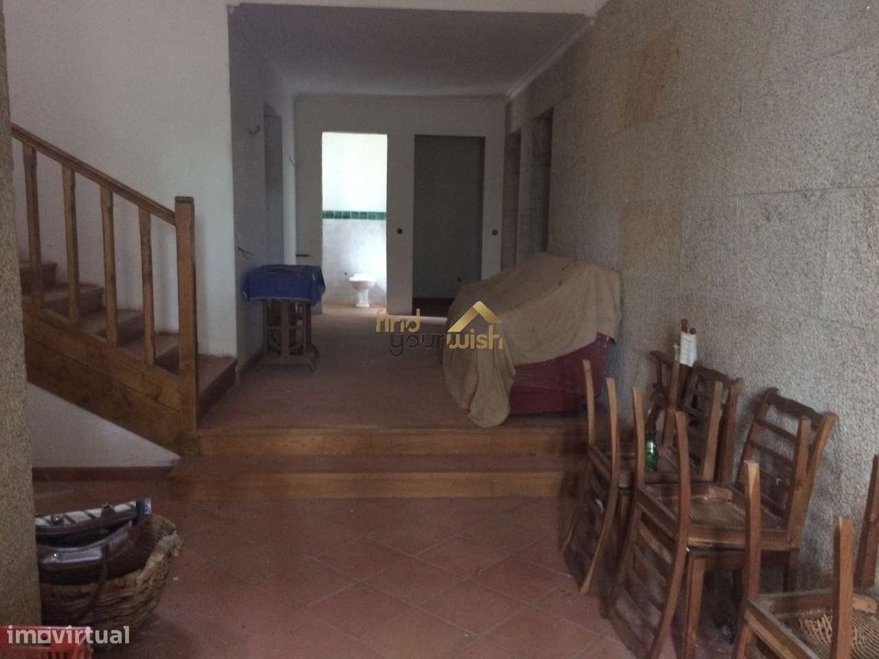 Espetacular moradia T9 de traça tradicional, com dois pisos, no coraçã-22