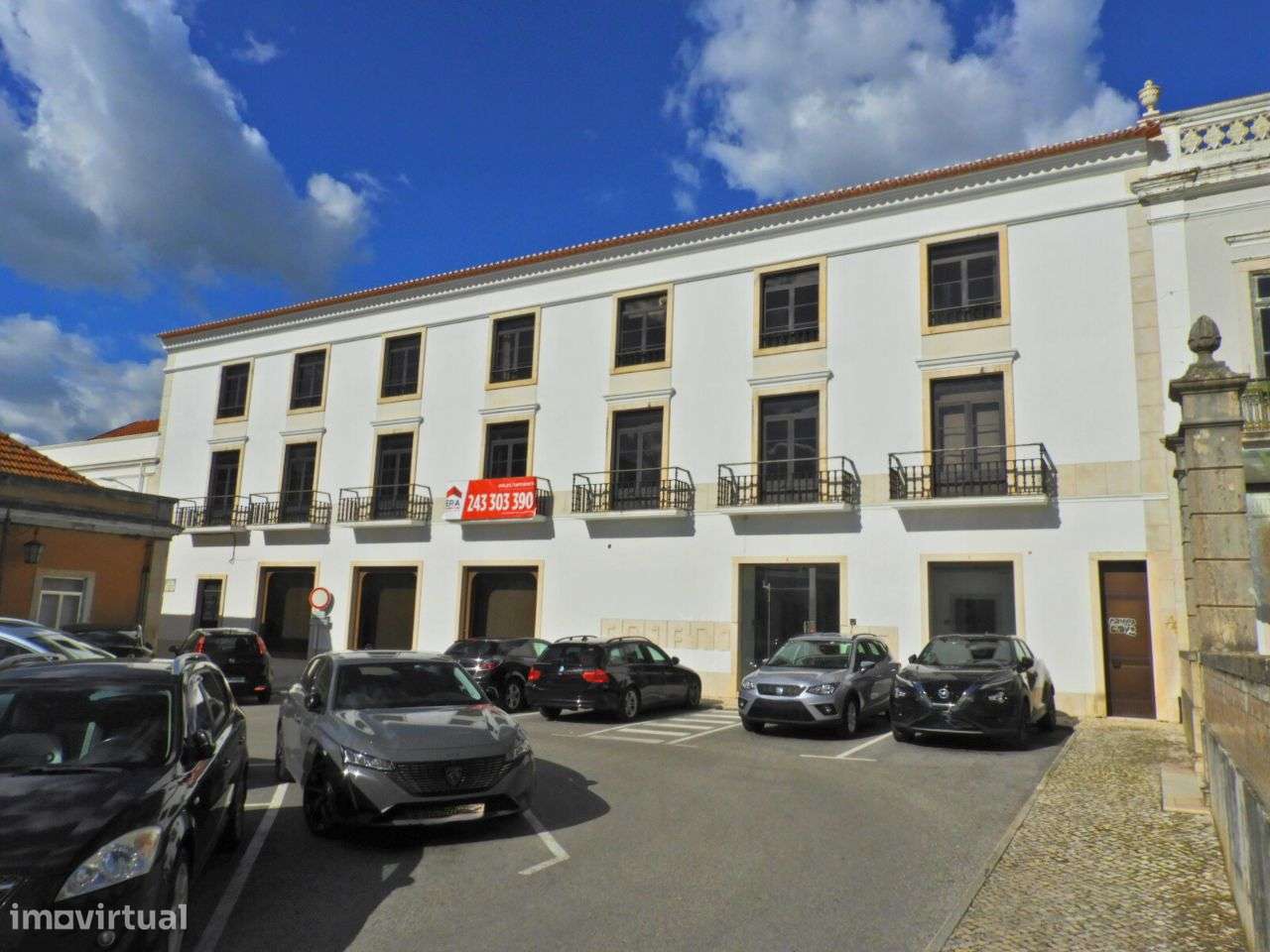 Prédio no Centro Histórico de Santarém - Grande imagem: 2/18