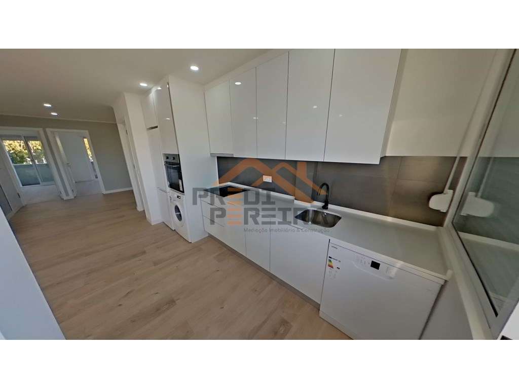 Apartamento T4, totalmente remodelado, situado na Damaia. - Grande imagem: 5/26